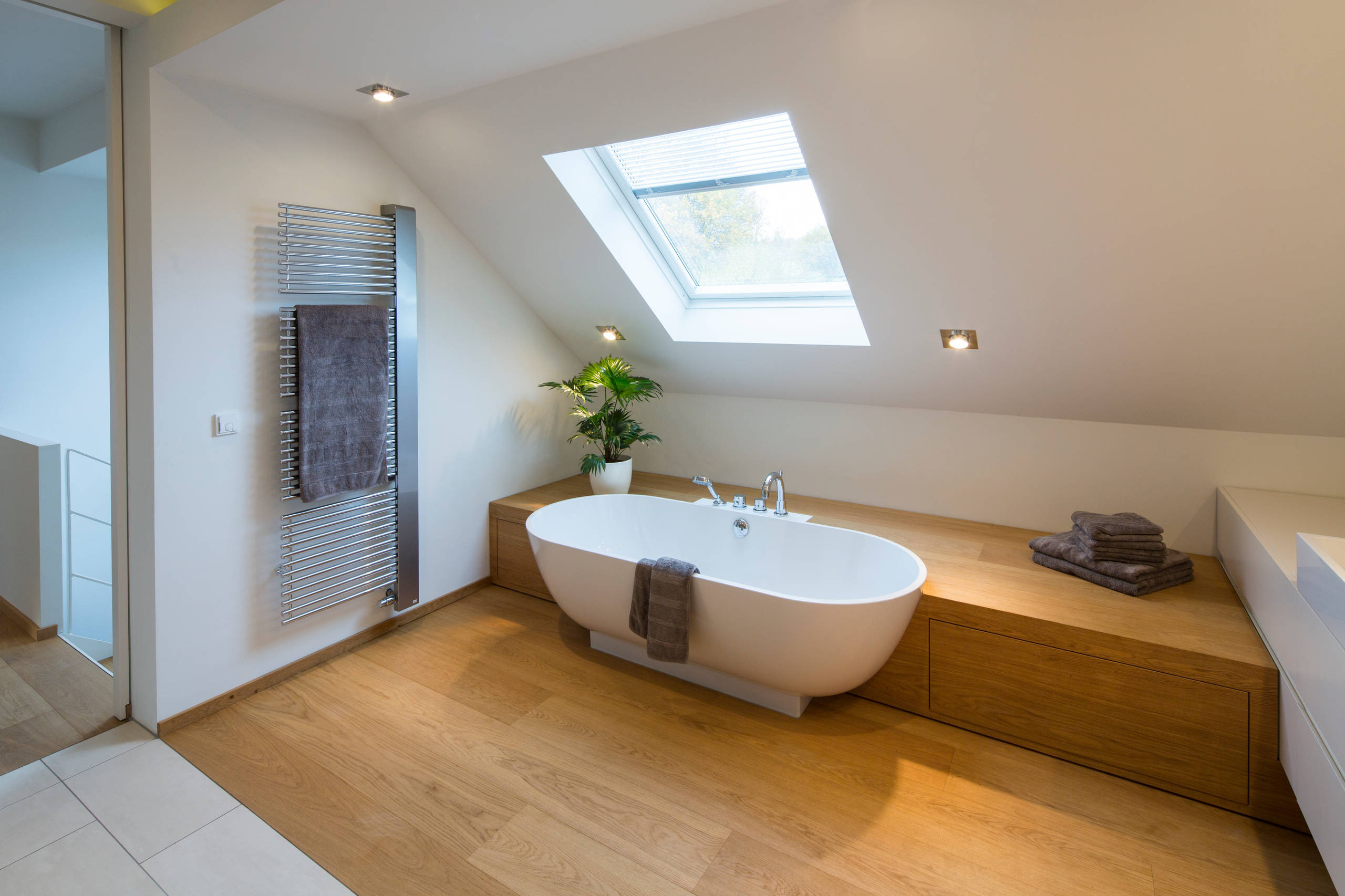 75 Bad Mit Dachschräge Ideen &amp; Bilder | Houzz with Badezimmer Schräge