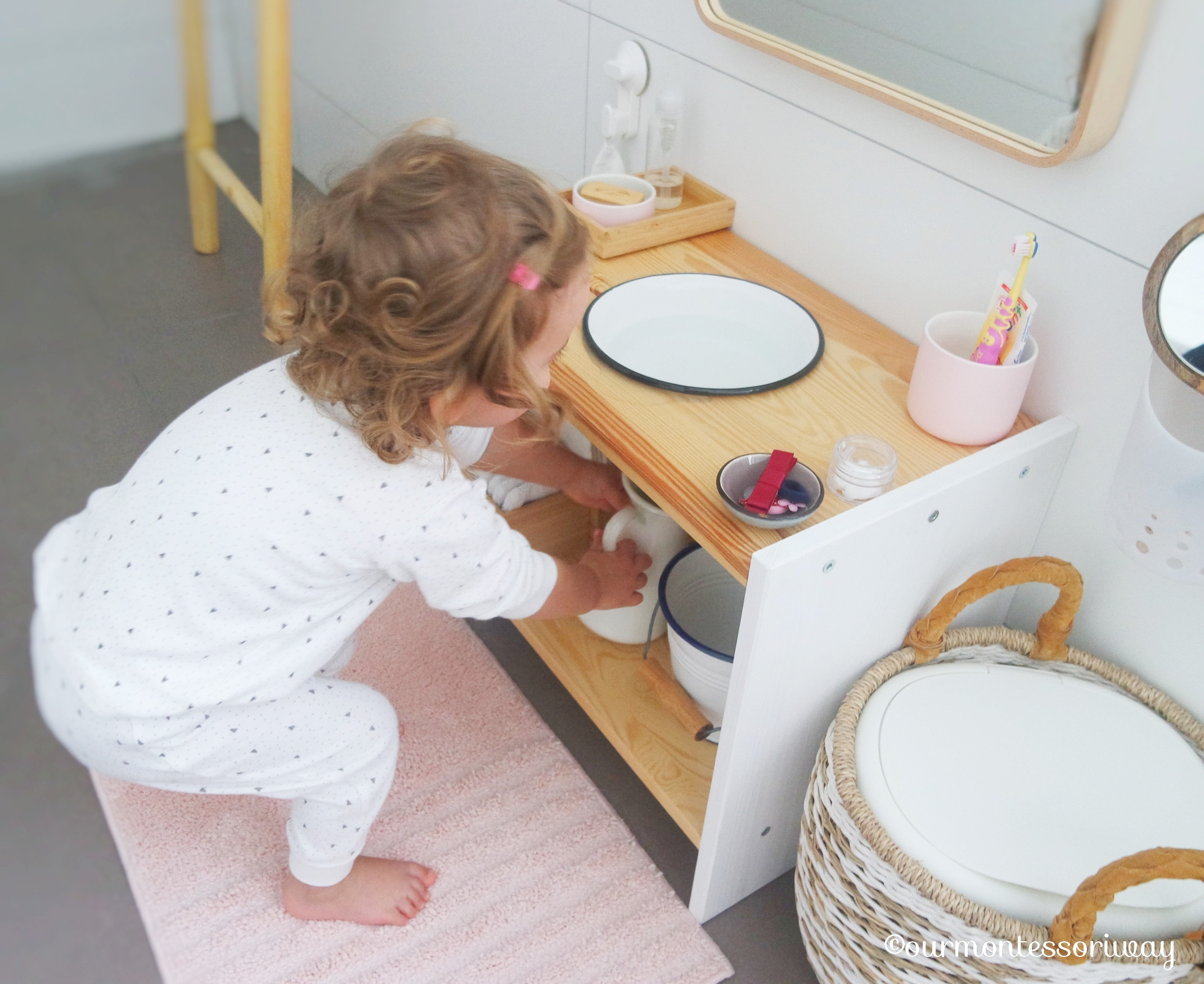 Cosimas Morgentoilette Mit 22 Monaten - Eine Foto Story - Our throughout Montessori Badezimmer